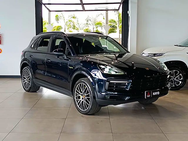 Foto de um porsche cayenne e-hybrid 3.0 v6.