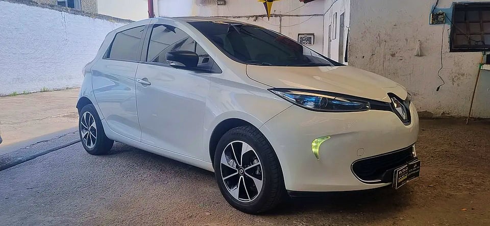 Foto de um renault zoe 100% elétrico  segundo dono.