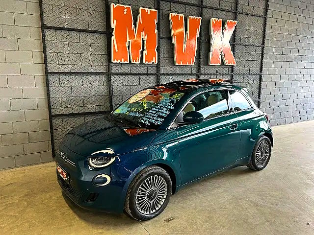 Foto de um fiat 500e 500 icon eletrico aut 2022.