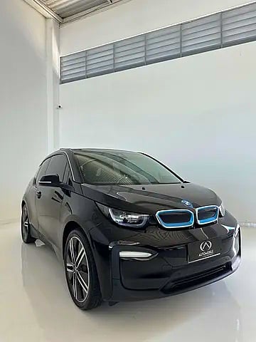 Foto de um bmw i3 bevfull 2020 top elétrica.