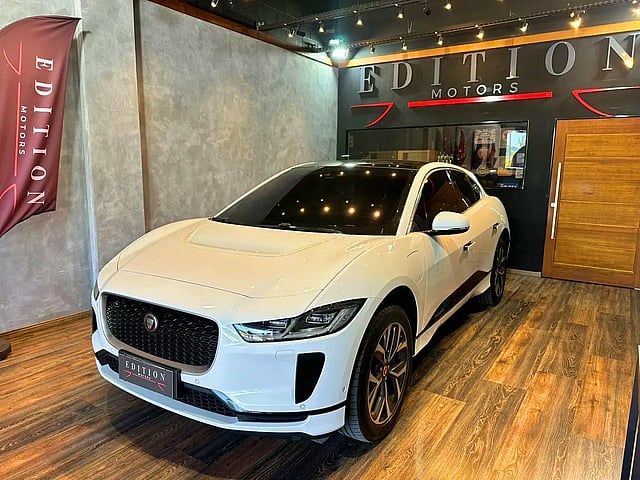 Foto de um jaguar i-pace 2020 90 kw ev400 se awd elétrico.