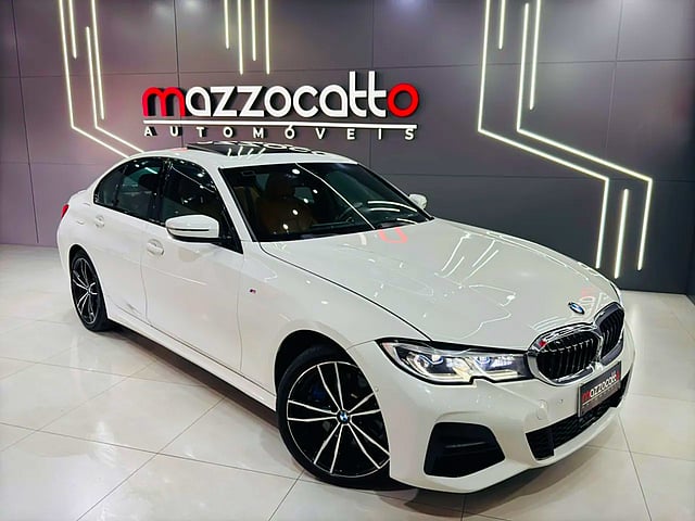 Foto de um bmw 330e m sport 2.0 20v.