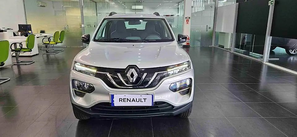 Foto de um renault kwid e-tech 2023 24 mil kmd.