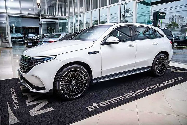 Foto de um mercedes-benz eqc 400 amg line elétrico 408cv 4matic c/teto aut./2022 (blindado).