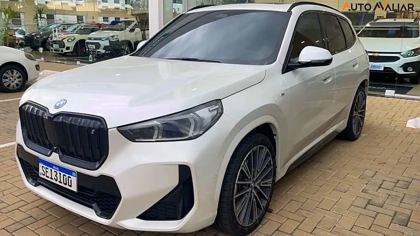 Foto de um bmw ix1 m sport 2024 ! com apenas 6 mil km, impecável !!!.