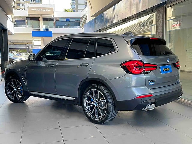 Foto de um bmw x3 2024 2.0 16v híbrido x line xdrive30e steptronic.