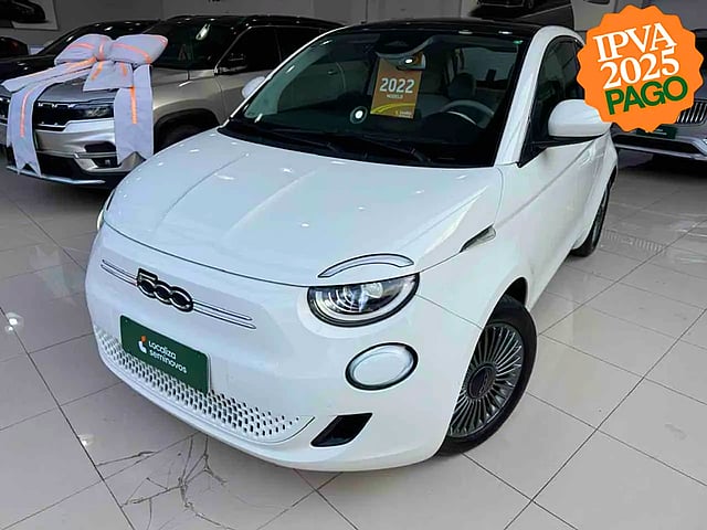 Foto de um fiat 500e 2022 icon elétrico.