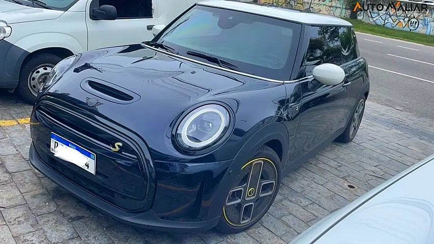 Foto de um mini cooper se top elétrico 2023 com 2.200km- falar com ramon araújo.