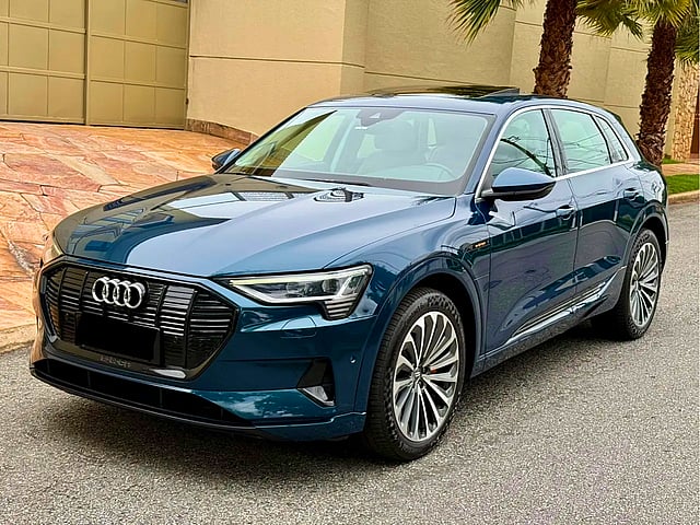 Foto de um audi e-tron performace (elétrico) 2020.