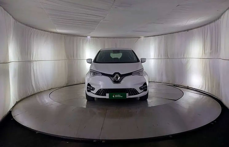 Foto de um renault zoe intense elétrico 2023 com ipva 2025 pago.