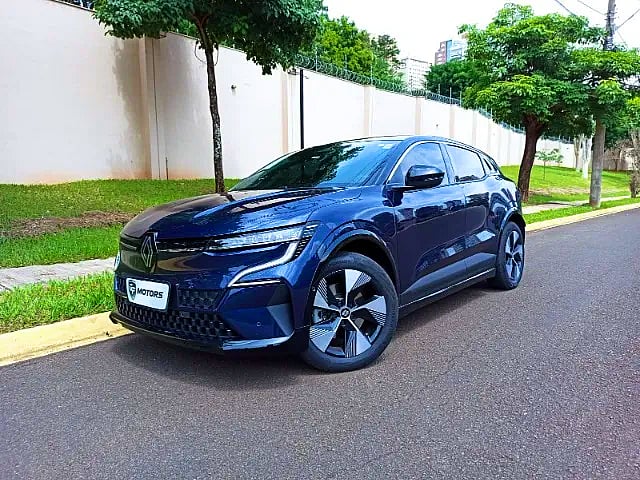 Foto de um renault megane 60 kw elétrico e-tech ev60.