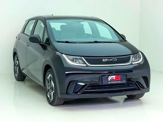 Foto de um byd dolphin ev (elétrico).