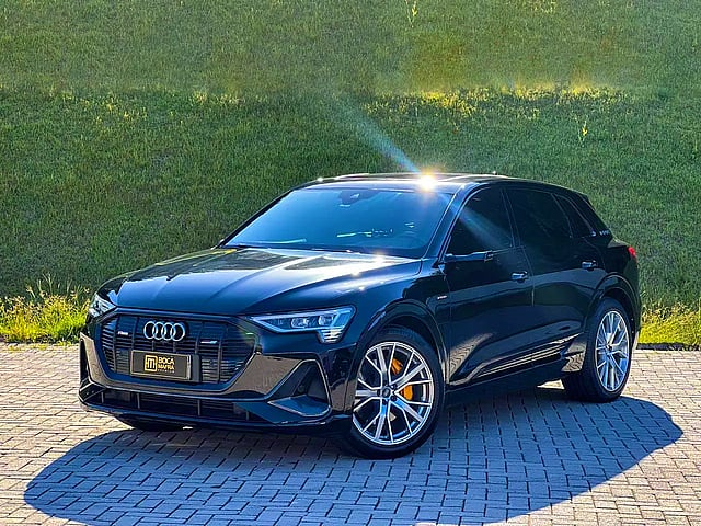 Foto de um audi e-tron performance black preta 2020/2020.