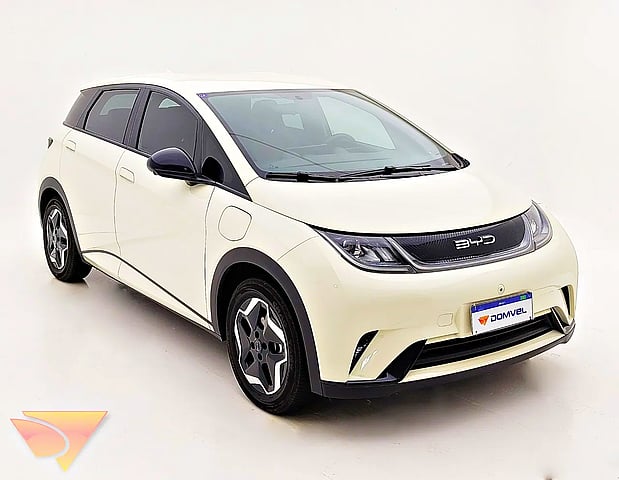 Foto de um byd dolphin ev (eltétrico).