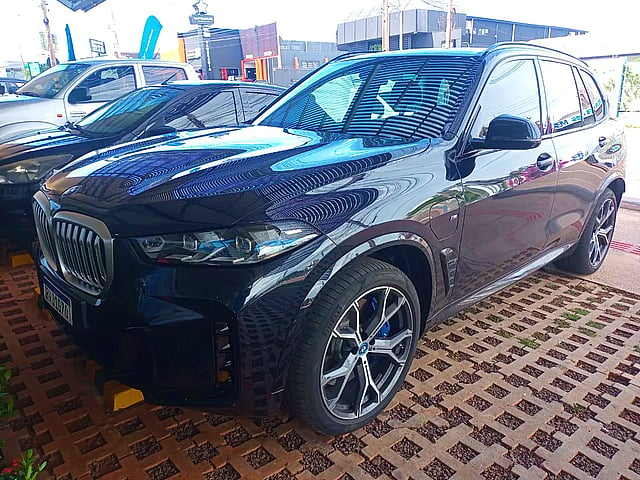 Foto de um bmw x5 xdrive50e m sport 3.0 turbo (aut.) (híb.).