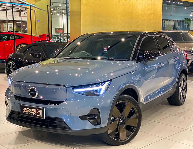 Foto de um volvo c40 recharge awd azul 2022/2023.