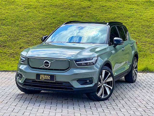 Foto de um volvo xc40 pure verde 2021/2022.