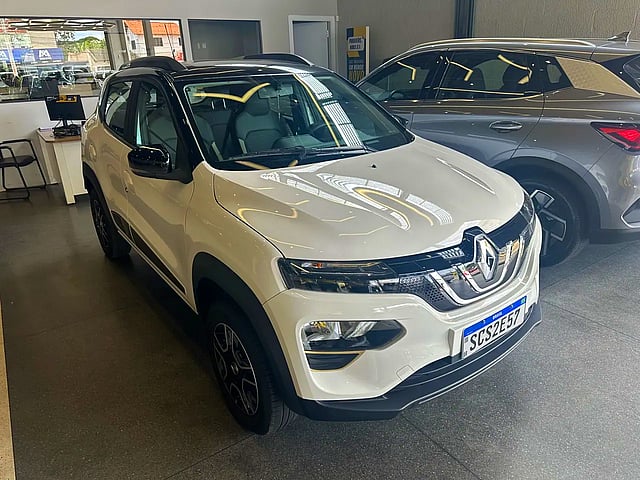 Foto de um renault kwid intense (elétrico ).