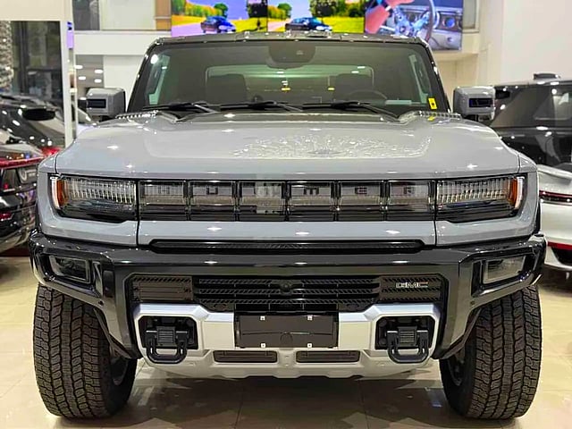 Foto de um gmc hummer ev hummer 2024 pickup  eletrico.