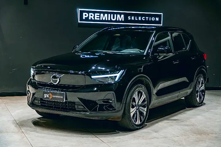 Foto de um volvo xc40 t6 plus.