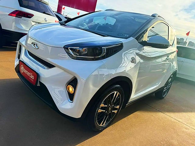 Foto de um chery icar eq1 tech (elétrico).