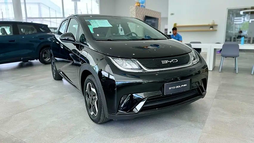 Foto de um byd dolphin gs preto.