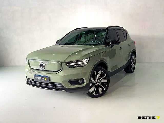 Foto de um volvo xc40 recharge pe 2022.