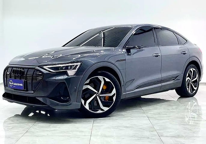 Foto de um audi e-tron sportback performance black quattro (elétrico) 2021.