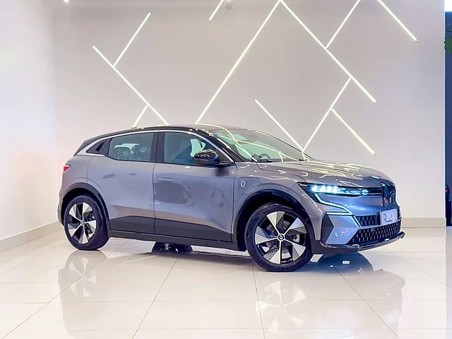 Foto de um renault megane 60 kw elétrico e-tech ev60.