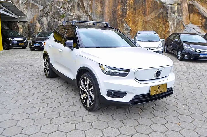 Foto de um volvo xc40 recharge pure eletric at branca 2022/2022.