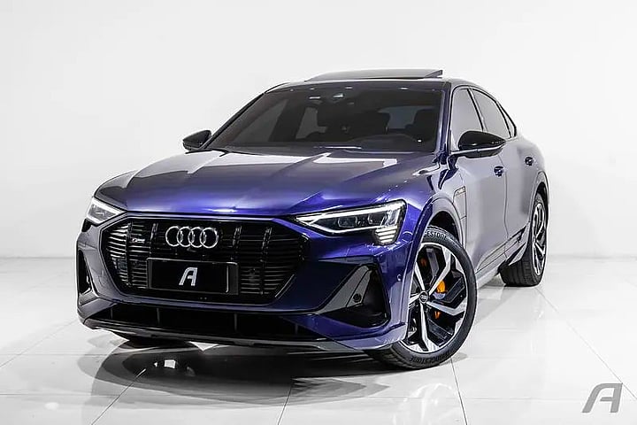 Foto de um audi e-tron sportback perfomace black 2022.