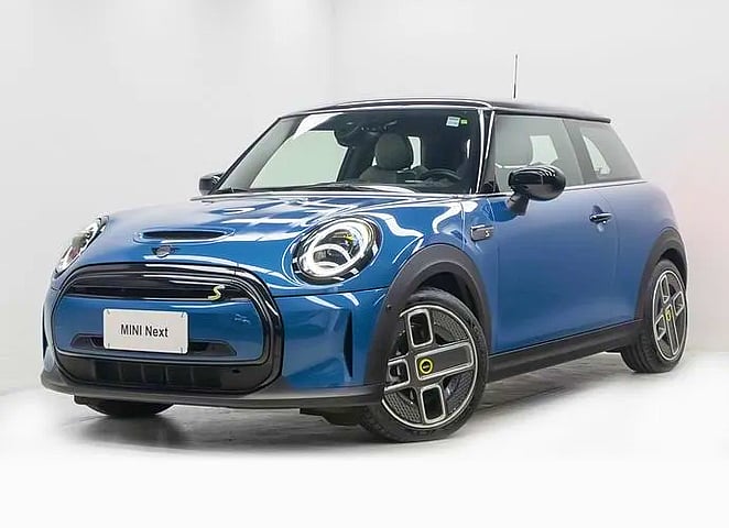 Foto de um mini cooper se top collection elétrico - 2022 abaixo da fipe.