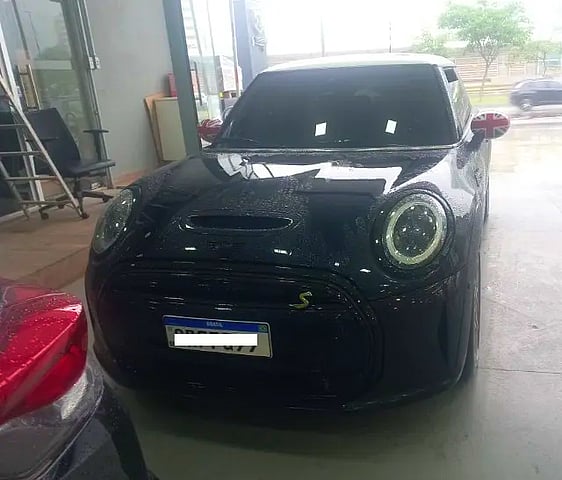 Foto de um mini cooper se exclusive eletrico 2024 6.000km apenas.