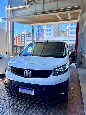 Foto de um fiat e-scudo scudo elétrico 2023.