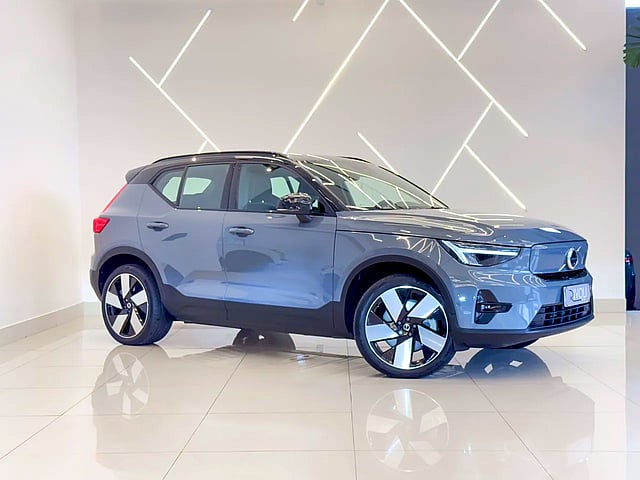 Foto de um bmw i4 elétrico edrive35 m sport.