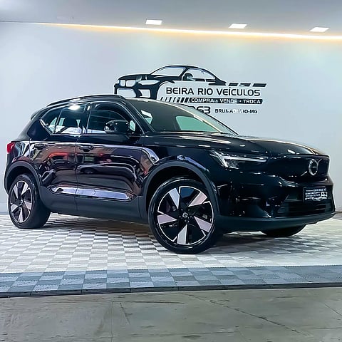 Foto de um volvo xc40 p6 recharge electric plus.