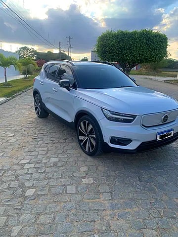 Foto de um volvo xc40 oportunidade   pure recharge.