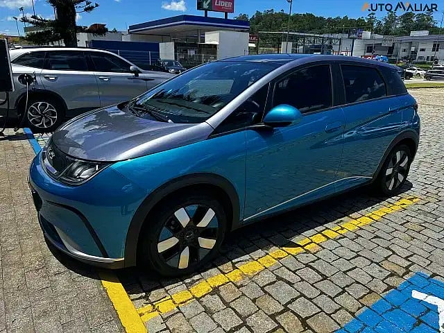 Foto de um byd dolphin plus eletrico 2025 (4mil km) teto panoramico.