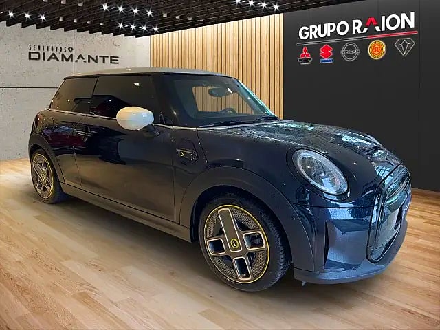 Foto de um mini cooper se top elétrico 2023 (blindado - super novo).