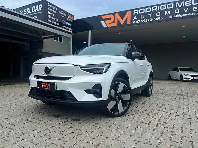 Foto de um volvo xc40 p8 recharge twin eletric ultimate 2023 - 12.000km.