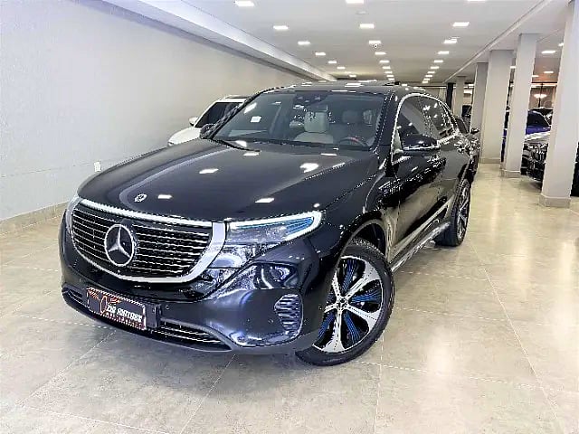 Foto de um mercedes eqc400 standard.