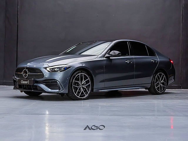 Foto de um mercedes glc 300e .