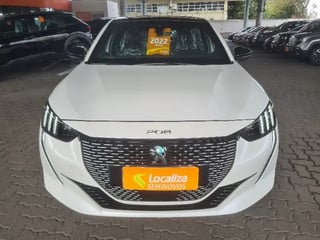 Foto de um peugeot 208 2022 elétrico e-gt automático.