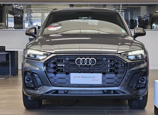 Foto de um audi q5 s-line 2.0 tfsi quattro s-tronic.