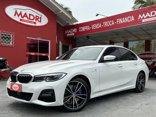 Foto de um bmw 330e m sport 2.0.