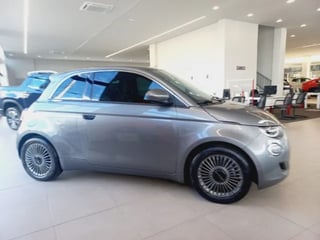 Foto de um fiat 500e 500 e.