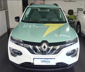 Foto de um renault kwid e-tech 100% elétrico 2023.