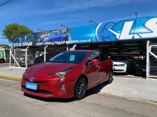 Foto de um toyota prius 1.8 híbrido 2017 vermelho.