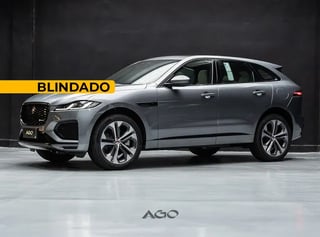 Foto de um jaguar f-pace r-dynamic s phev.