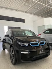 Foto de um bmw i3 bevfull elétrica 2020 top.